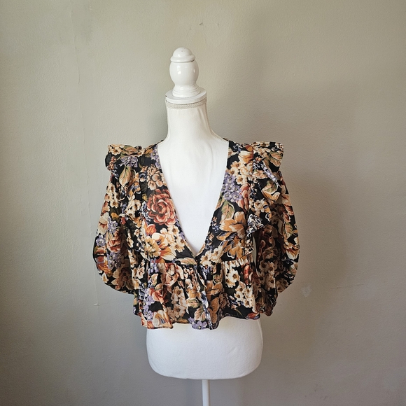 Olivaceous Black Floral Puff-Sleeve V-Neck Croped Blouse - Picture 9 of 10